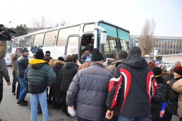 Mazăre şi protestatarii constănţeni au plecat la Bucureşti - vezi galerie foto